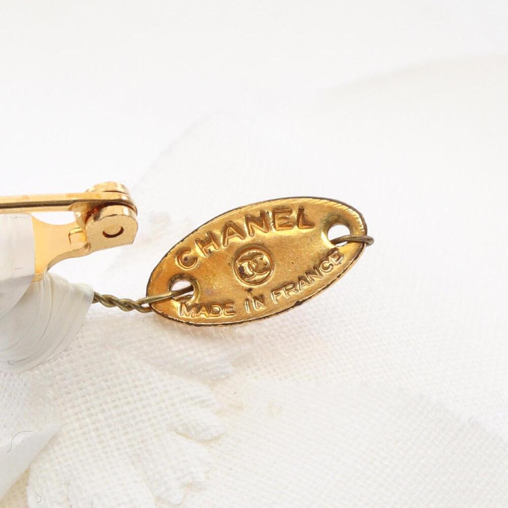 CHANEL White Brooch - Picture 3 of 5